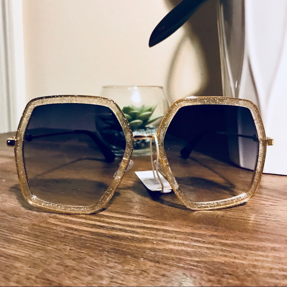 Big Rim Pearlized Sunglasses • Pearl/Smoke